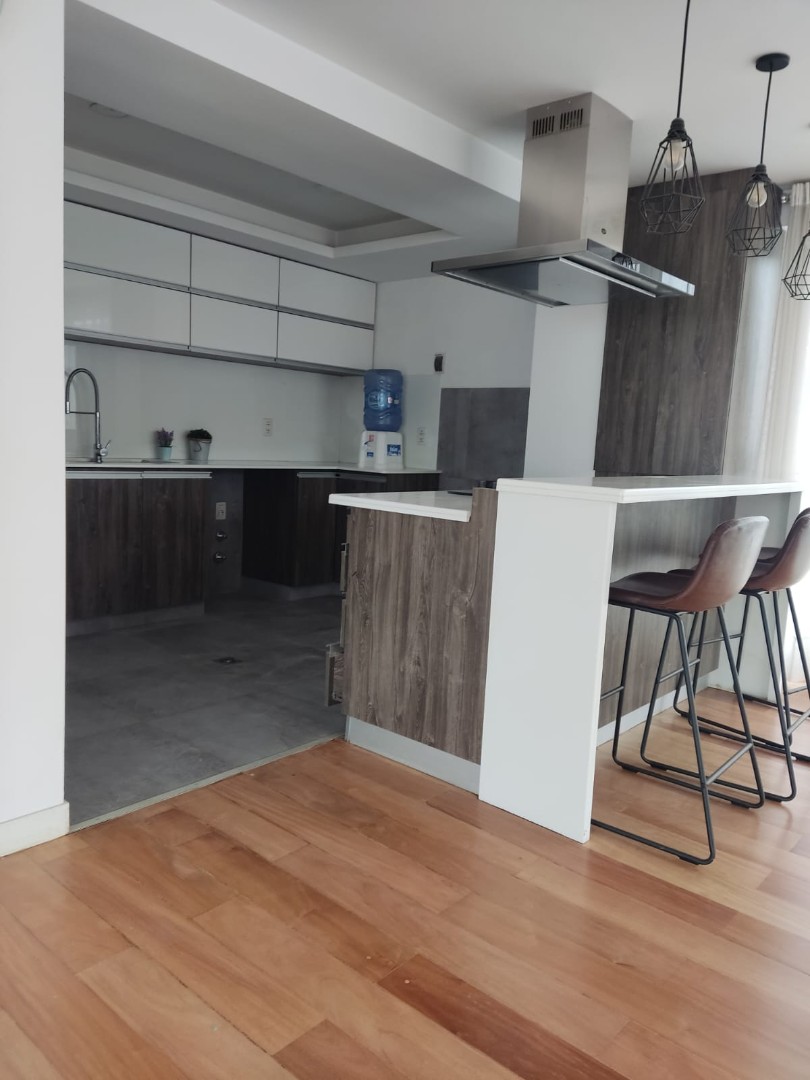 Departamento en AlquilerAv. 6 de agosto y esquina belisario salina, edif Carlos David Foto 4