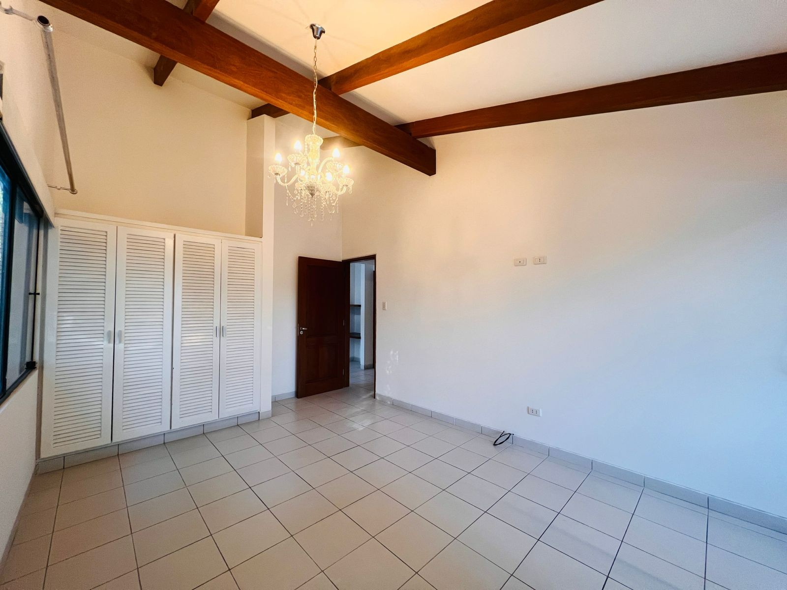 En Alquiler a $us 1,600 Foto 5