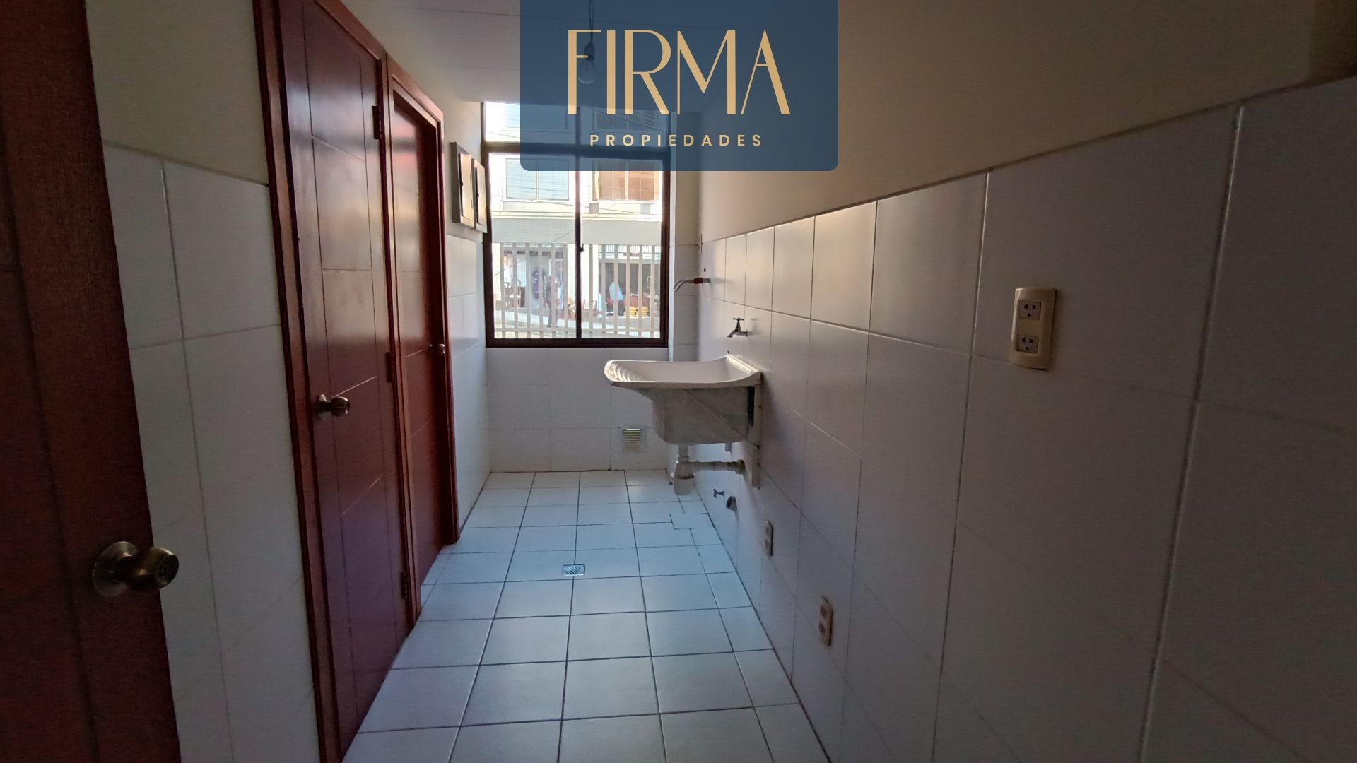 Departamento en VentaDEPARTAMENTO EN VENTA, COTA COTA 3 dormitorios 4 baños 1 parqueos Foto 2