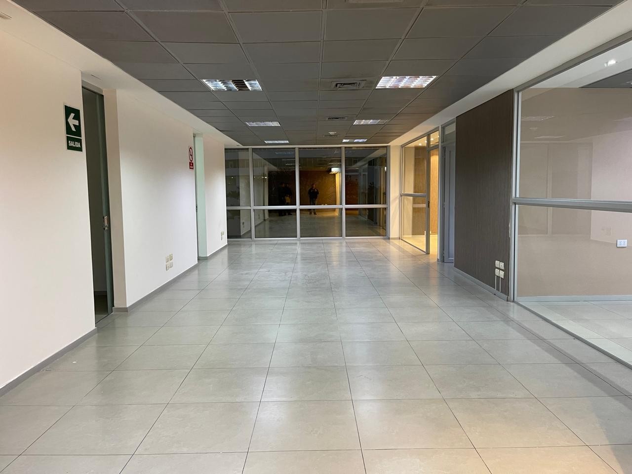 Oficina en Alquiler★¿Está Buscando más Prestigio para su Empresa? ★ Esta oficina en la Torre Dúo, es la solución. Foto 3