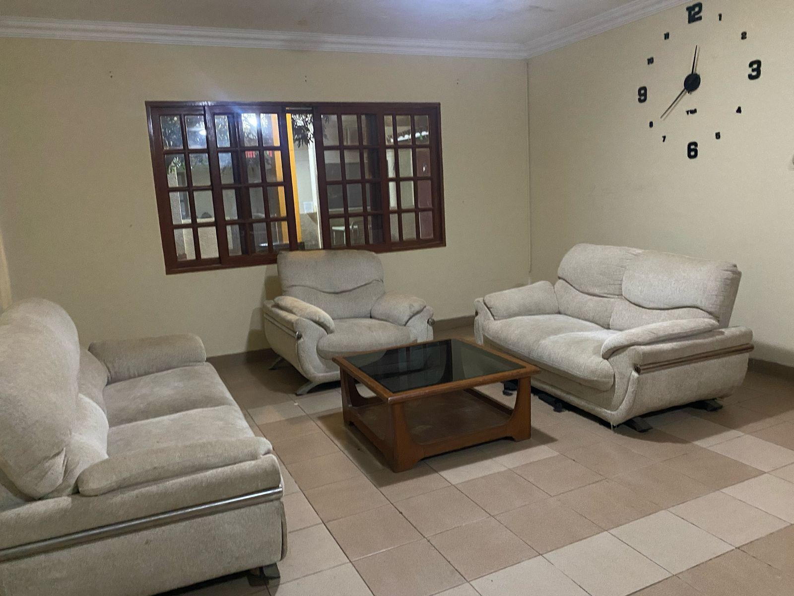 Casa en Entre 4to y 5to anillo Sur en Santa Cruz de la Sierra 4 dormitorios 3 baños 4 parqueos Foto 2