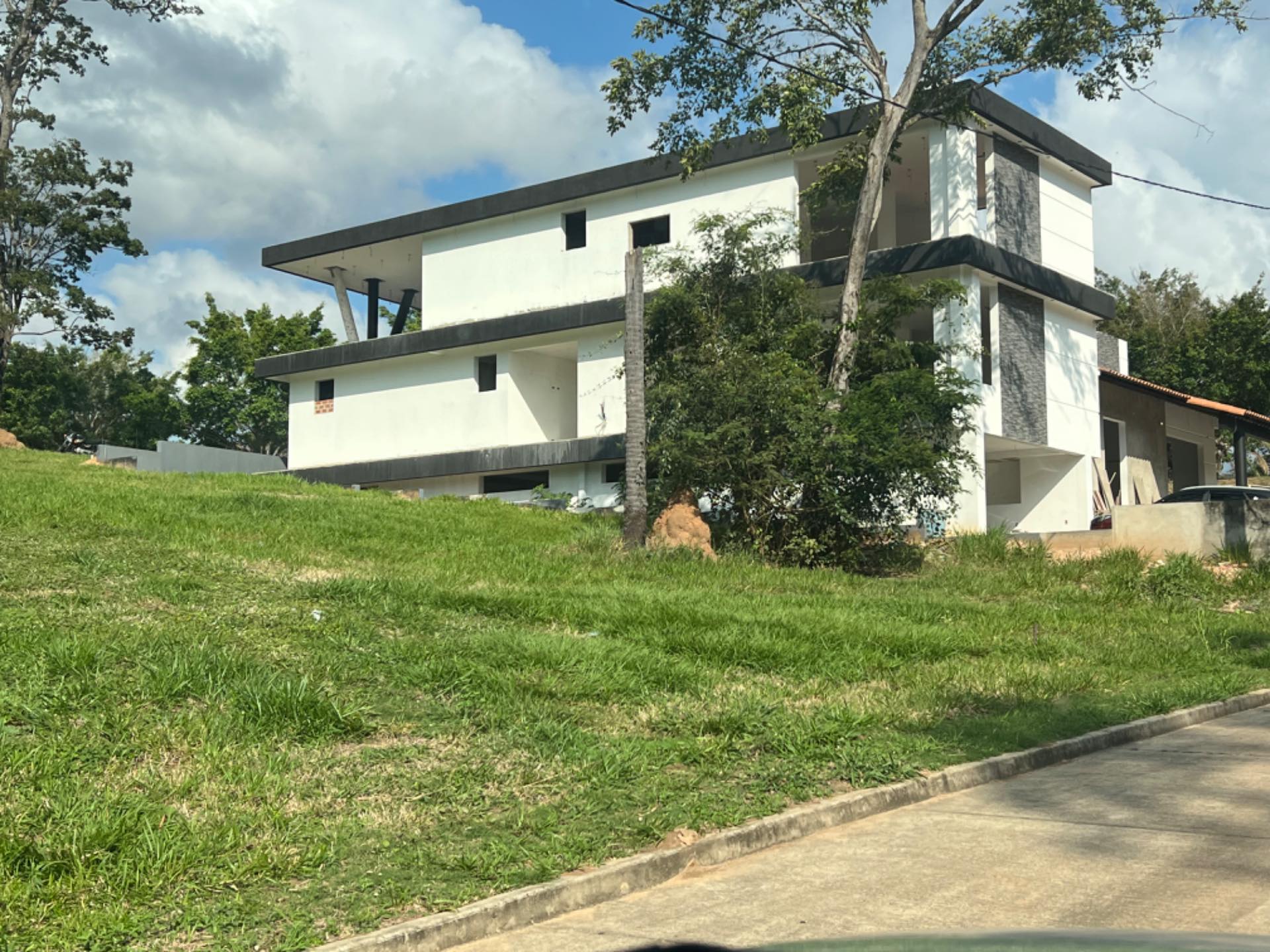 Departamento en Centro en Santa Cruz de la Sierra 3 dormitorios 3 baños 2 parqueos Foto 2