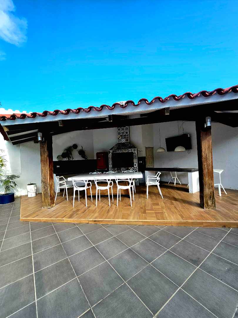 Casa en VentaZona Oeste
3er y 4to Anillo Av. PIRAÍ 
(Barrio Las Palmas) 4 dormitorios 4 baños 2 parqueos Foto 10