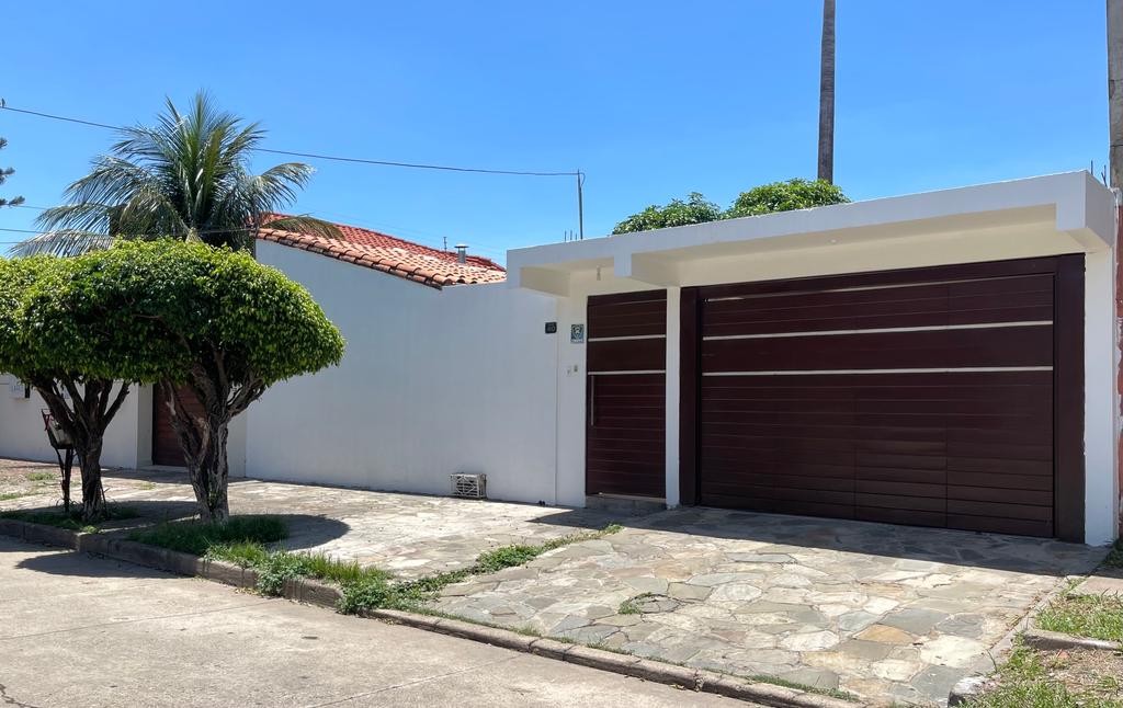 Casa en VentaAVENIDA ALEMANA Y 3ER ANILLO. ZONA NORTE!  5 dormitorios 3 baños 3 parqueos Foto 1