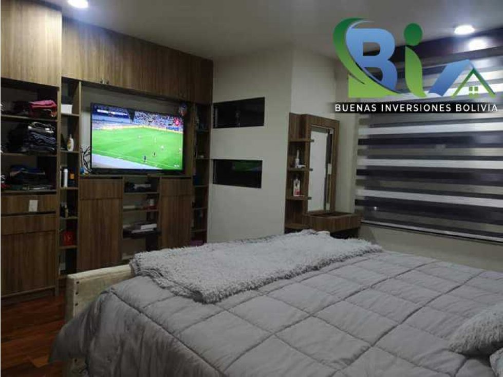 Casa en Queru Queru en Cochabamba 4 dormitorios 5 baños 2 parqueos Foto 11