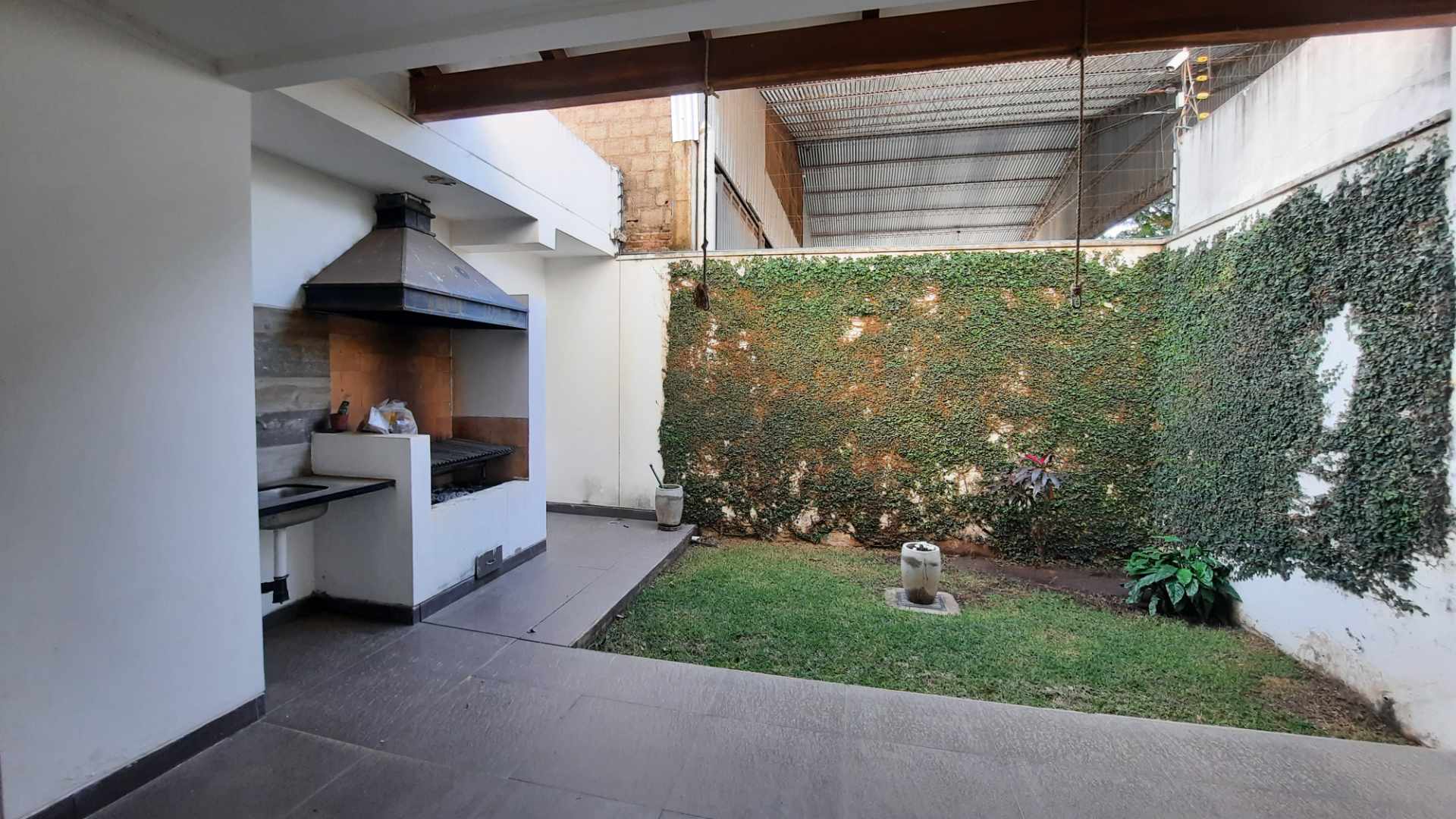 Casa en Entre 4to y 5to anillo Oeste en Santa Cruz de la Sierra 3 dormitorios 3 baños 2 parqueos Foto 3