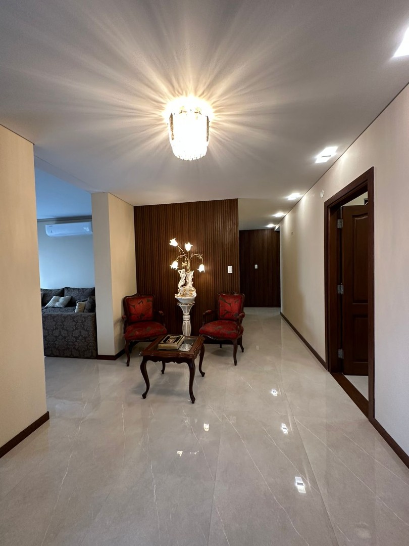 Departamento en VentaEQUIPETROL !!!
EDIFICIO ARANJUEZ 
DEPARTAMENTO DE LUJO EN VENTA !! 3 dormitorios 4 baños 2 parqueos Foto 6