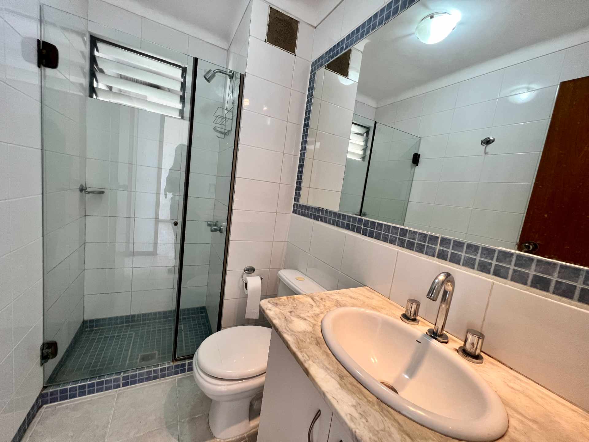 Departamento en VentaZONA AV ALEMANA ENTRE 2 Y 3 ANILLO Foto 7