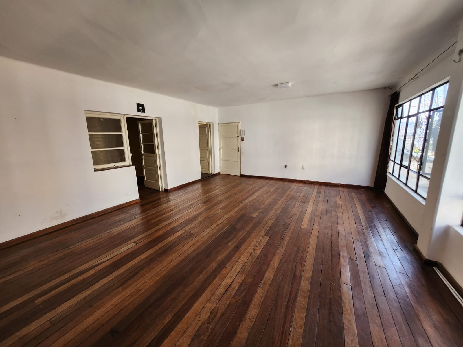 Casa en Alquiler<b>CASA EN ALQUILER EN SOPOCACHI</b> 6 dormitorios 4 baños 2 parqueos Foto 2