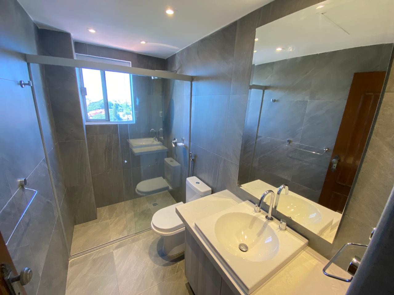 Departamento en Entre 3er y 4to anillo Norte en Santa Cruz de la Sierra 3 dormitorios 3 baños 2 parqueos Foto 7