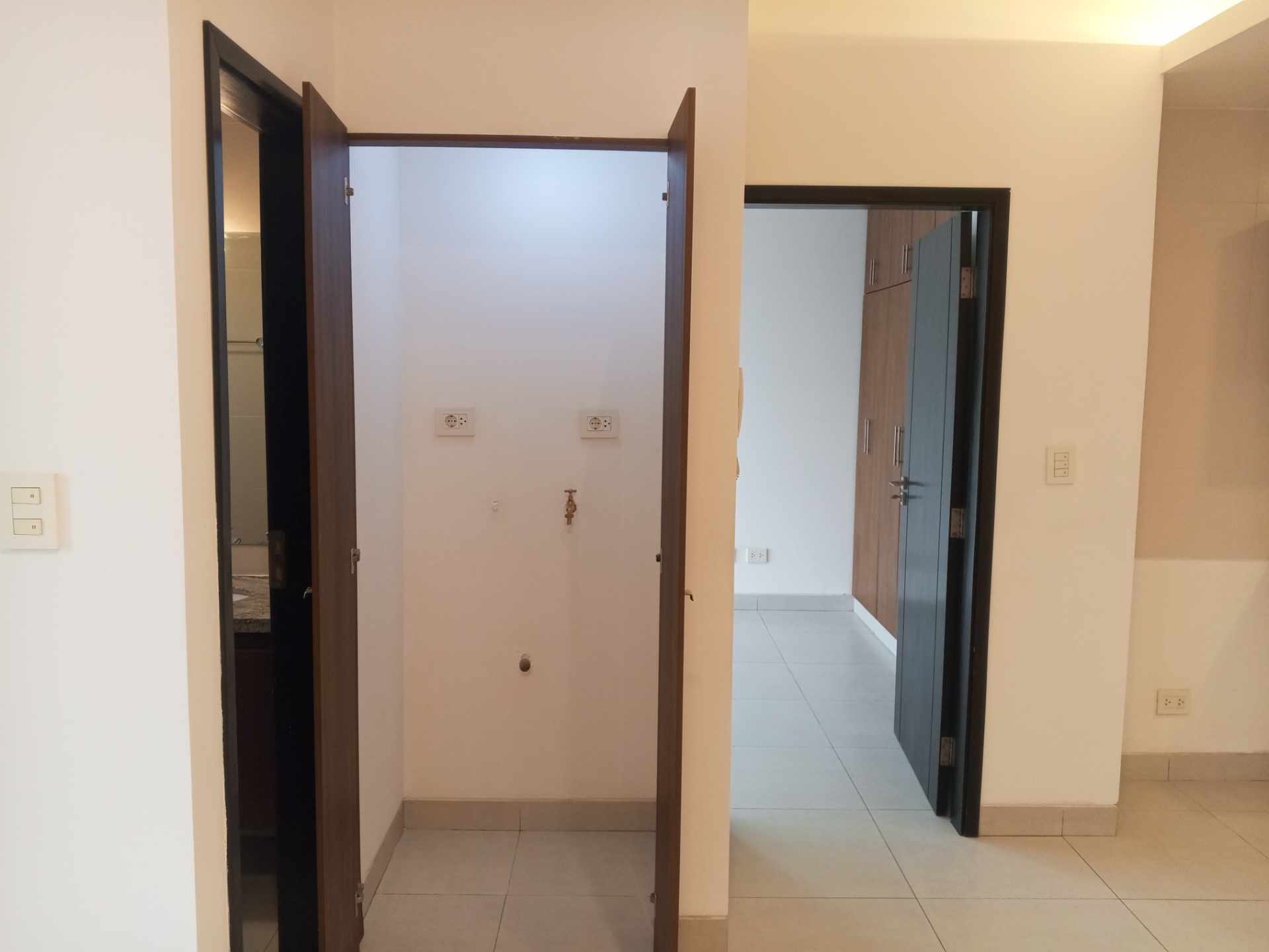 Departamento en AlquilerCondominio Altos del Sur, Zona Sur, entre Av. Irala y Av. Las Américas, cerca del Parque Urbano.  1 dormitorios 1 baños  Foto 7
