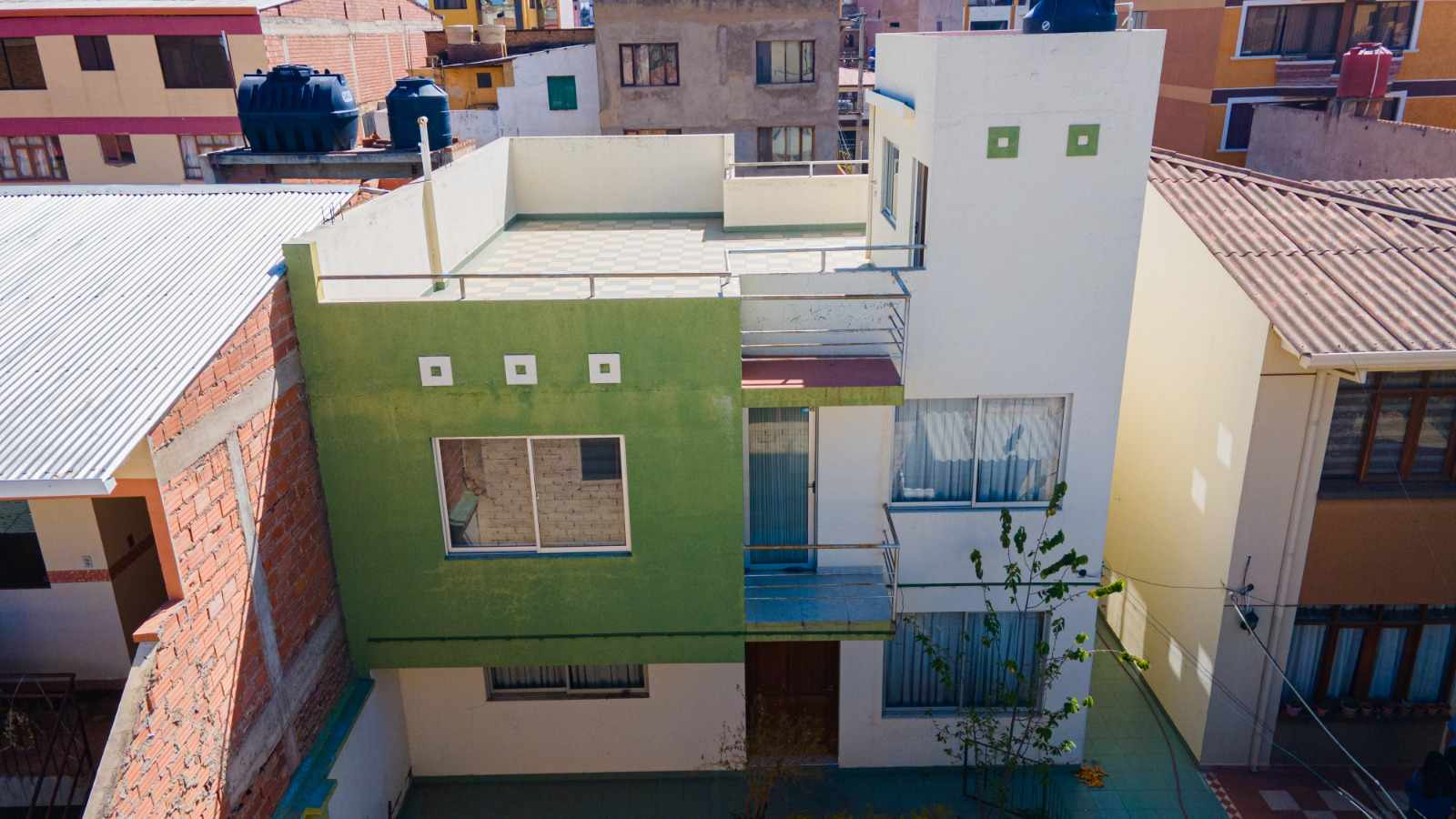 Casa en VentaAv. República - Y Av. 6 de agosto Sur 3 dormitorios 2 baños 2 parqueos Foto 33