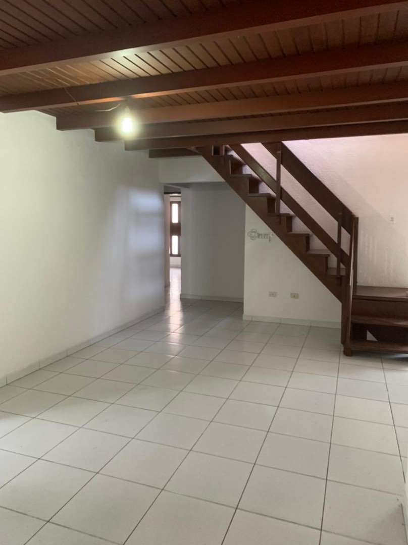 Casa en Entre 2do y 3er anillo Este en Santa Cruz de la Sierra 4 dormitorios 4 baños 3 parqueos Foto 16