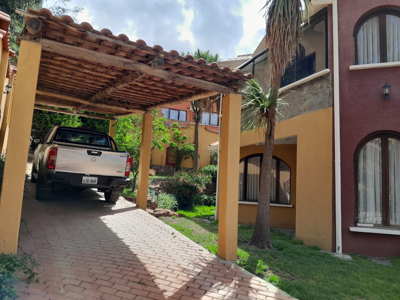Casa en Achumani en La Paz 3 dormitorios 4 baños 5 parqueos Foto 4
