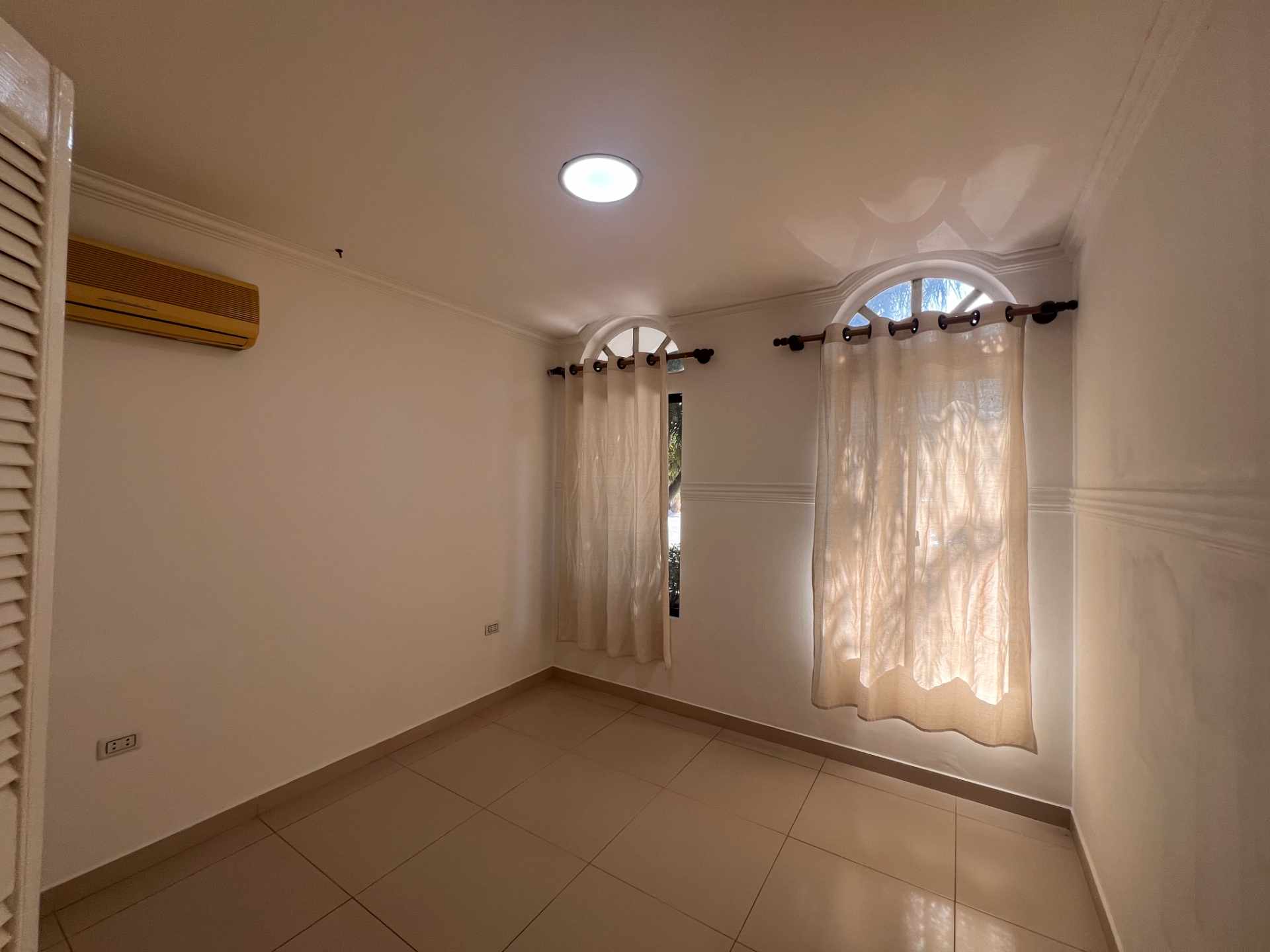 Casa en Entre 6to y 7mo anillo Norte en Santa Cruz de la Sierra 4 dormitorios 4 baños 2 parqueos Foto 7