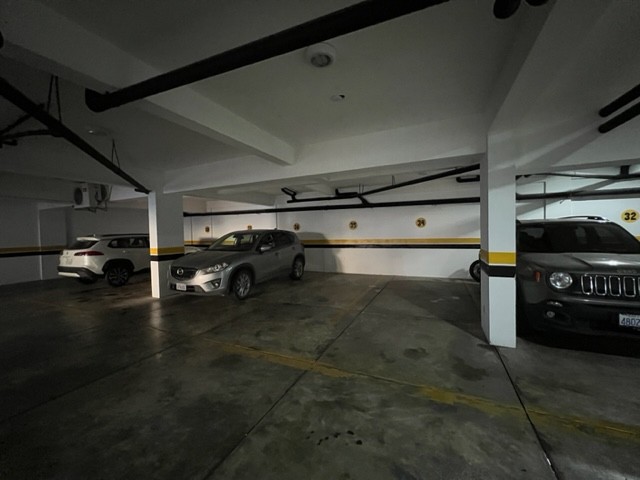 Departamento en AlquilerCondominio Onix, ubicación top y exclusiva en Equipetrol Norte, próximo a Manzana 40, Hotel Camino Real, Supermercados Hipermaxi, Shopping Fidalga, Mall Ventura, bancos, farmacias, cafés y restaurantes. Cerca de todo a pie. 1 dormitorios 1 baños 1 parqueos Foto 15