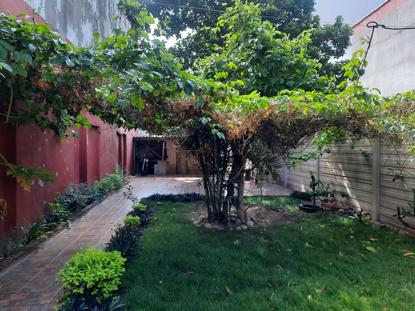 Casa en Entre 3er y 4to anillo Este en Santa Cruz de la Sierra 3 dormitorios 1 baños  Foto 2