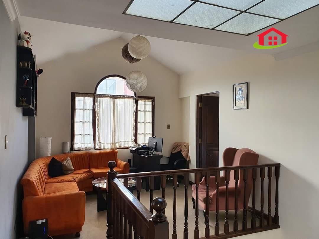 Casa en VentaAlto Irpavi  4 dormitorios 4 baños 3 parqueos Foto 14