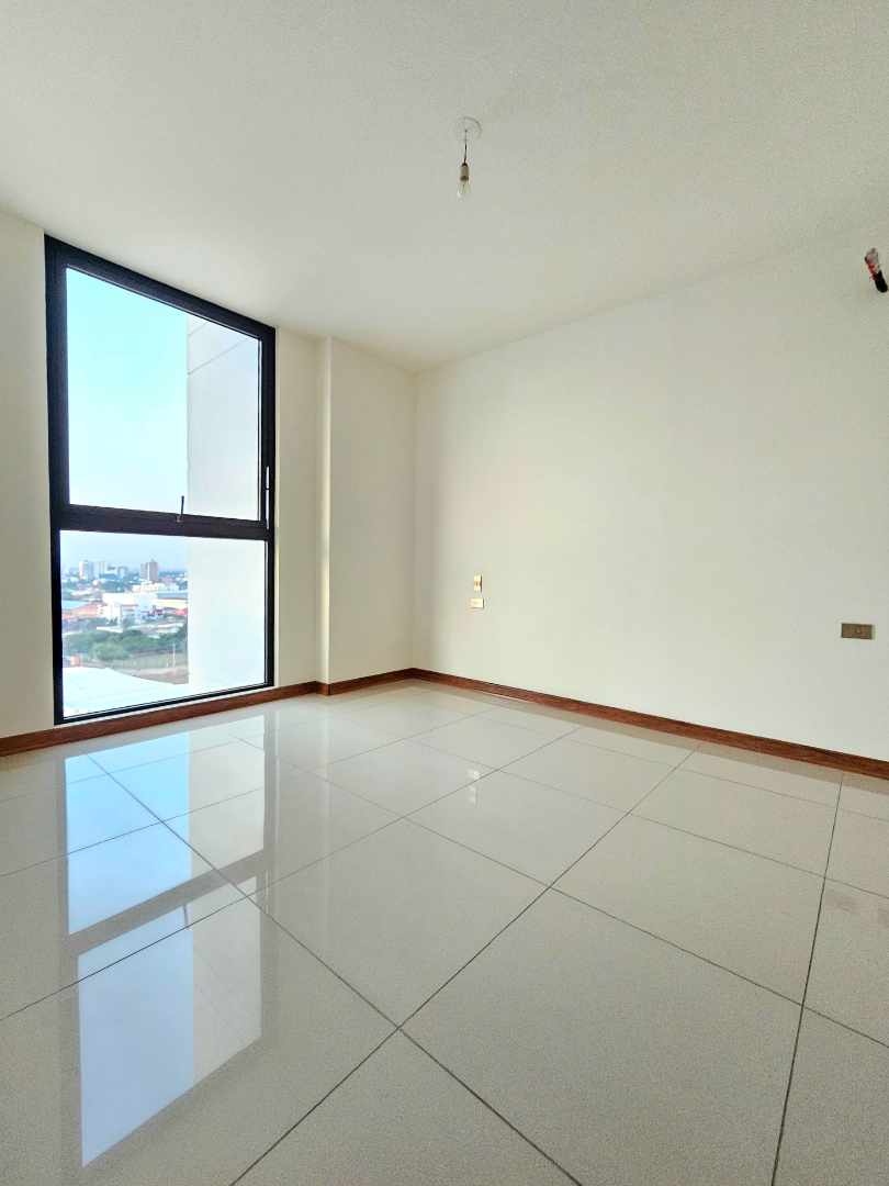 Departamento en VentaMacororo 13 y 14
Av. Los Cusis entre Av. Banzer y Beni Foto 9