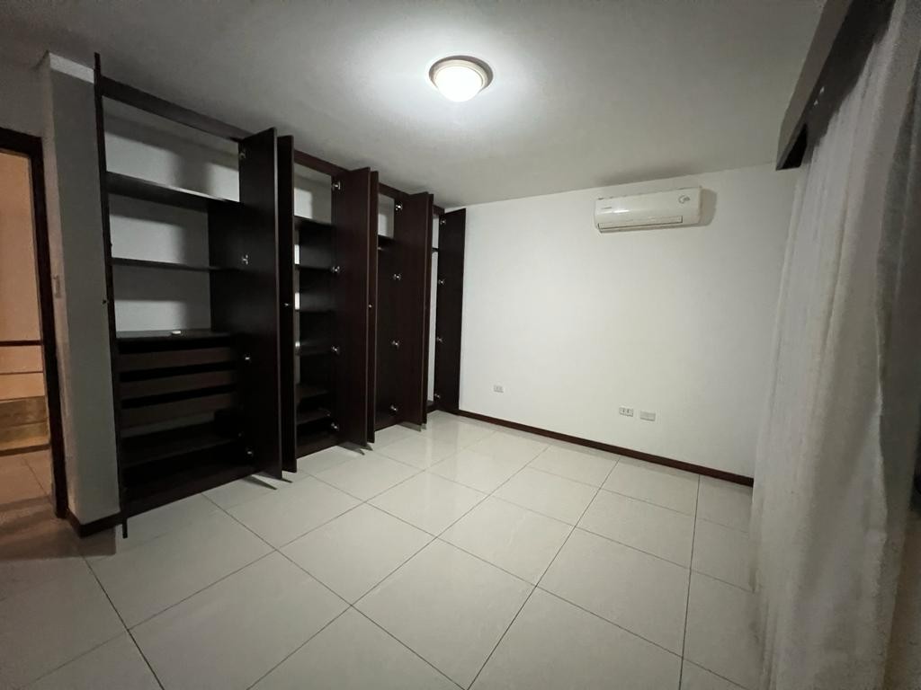 Casa en AlquilerCONDOMINIO LOS BATOS DEL URUBO 3 dormitorios 5 baños 2 parqueos Foto 6