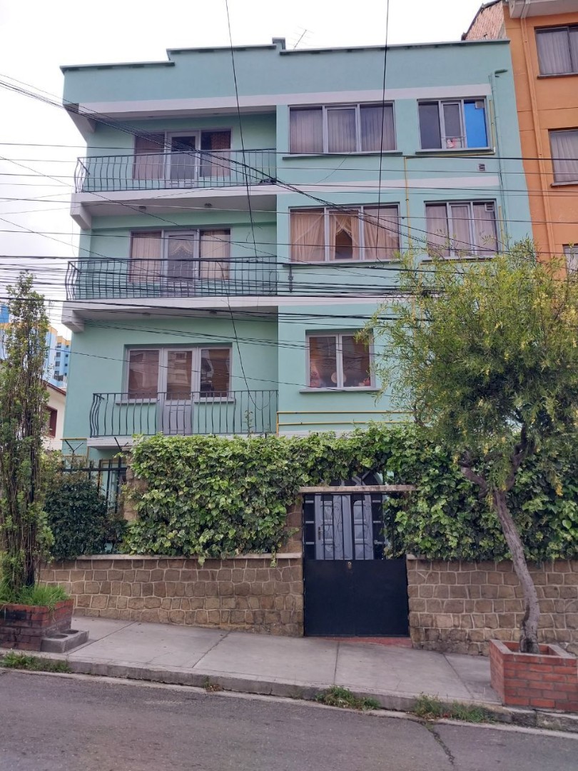 Casa en Miraflores en La Paz 11 dormitorios 8 baños 3 parqueos Foto 1