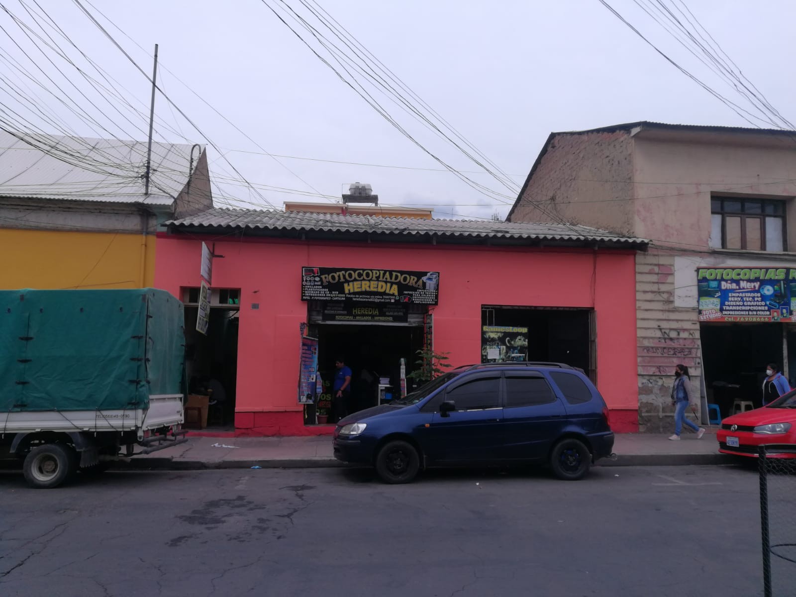 Casa en VentaC Jordan 835 entre 16 de Julio y Oquendo, a 50 metros de la UMSS, por debajo del abaluo Foto 2