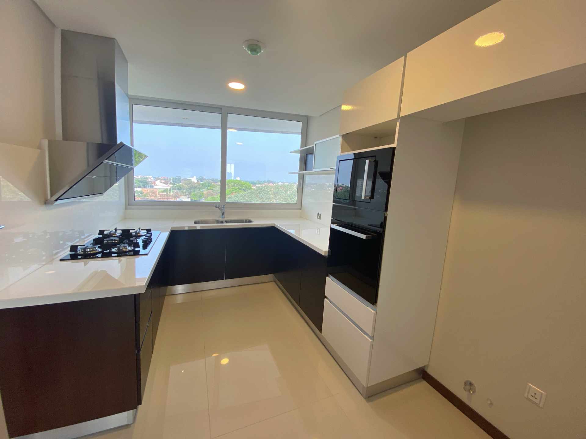 Departamento en Entre 2do y 3er anillo Oeste en Santa Cruz de la Sierra 3 dormitorios 3 baños 1 parqueos Foto 13