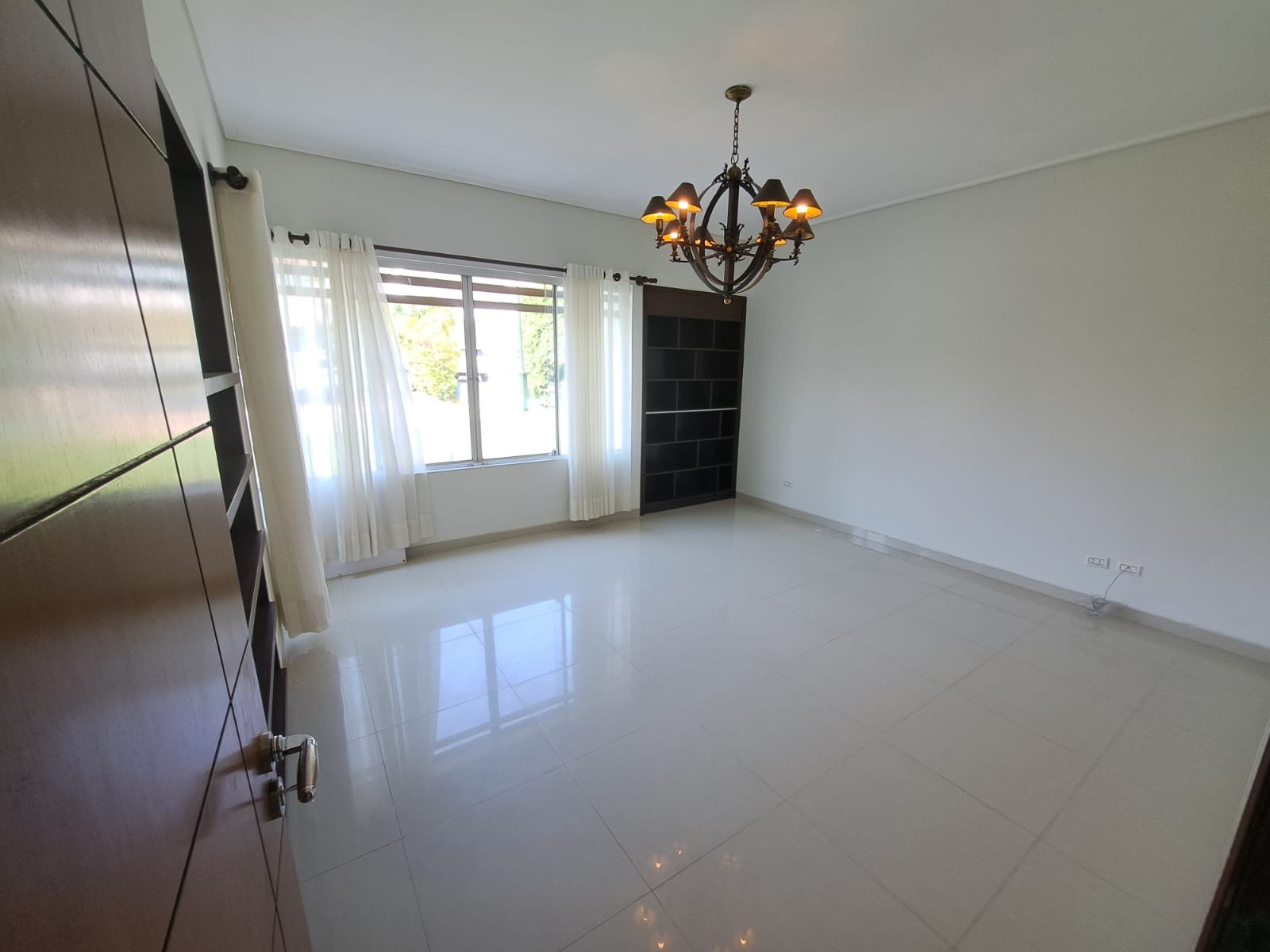 Casa en Urubó en Santa Cruz de la Sierra 4 dormitorios 4 baños 2 parqueos Foto 12