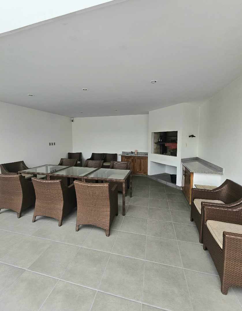 Departamento en Entre 1er y 2do anillo Sur en Santa Cruz de la Sierra 2 dormitorios 2 baños 1 parqueos Foto 3