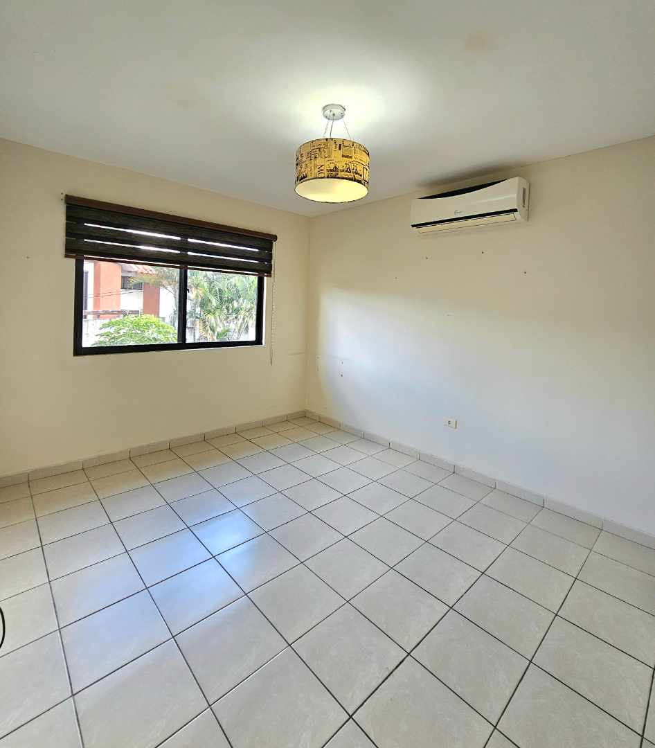 Casa Av. Banzer- ZONA REMANSO  Foto 17