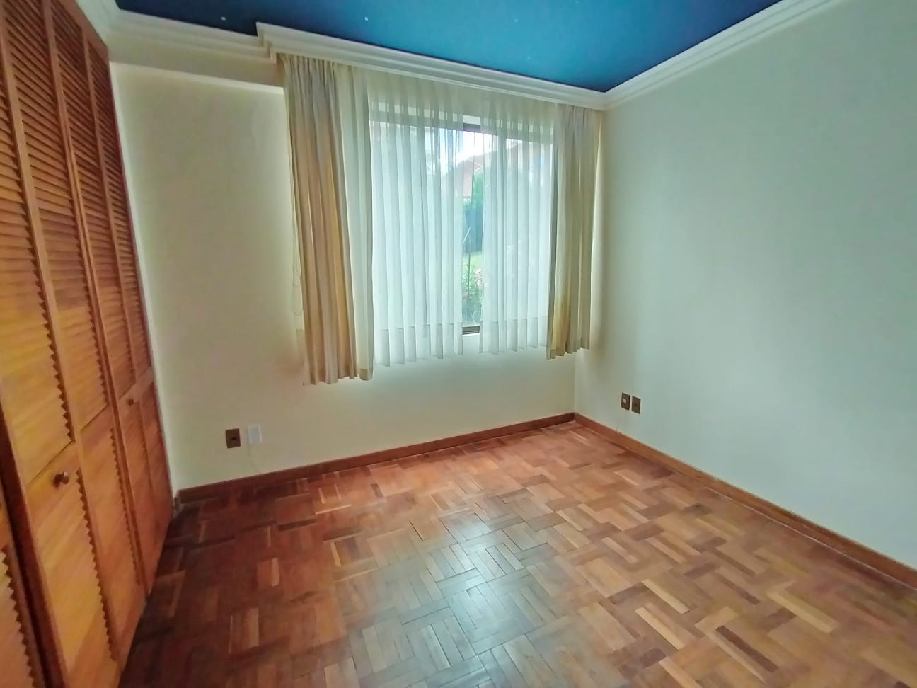 Departamento en AlquilerLos Pinos, frente a Impuestos Nacionales, zona los nuevos Pinos 3 dormitorios 4 baños 1 parqueos Foto 2