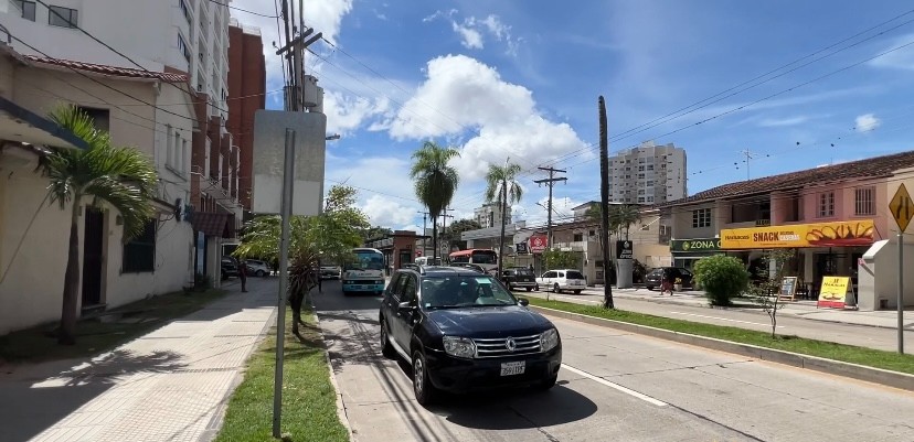 Oficina en AlquilerAV IRALA, entre calle La Paz y Cochabamba 7 dormitorios 5 baños  Foto 9