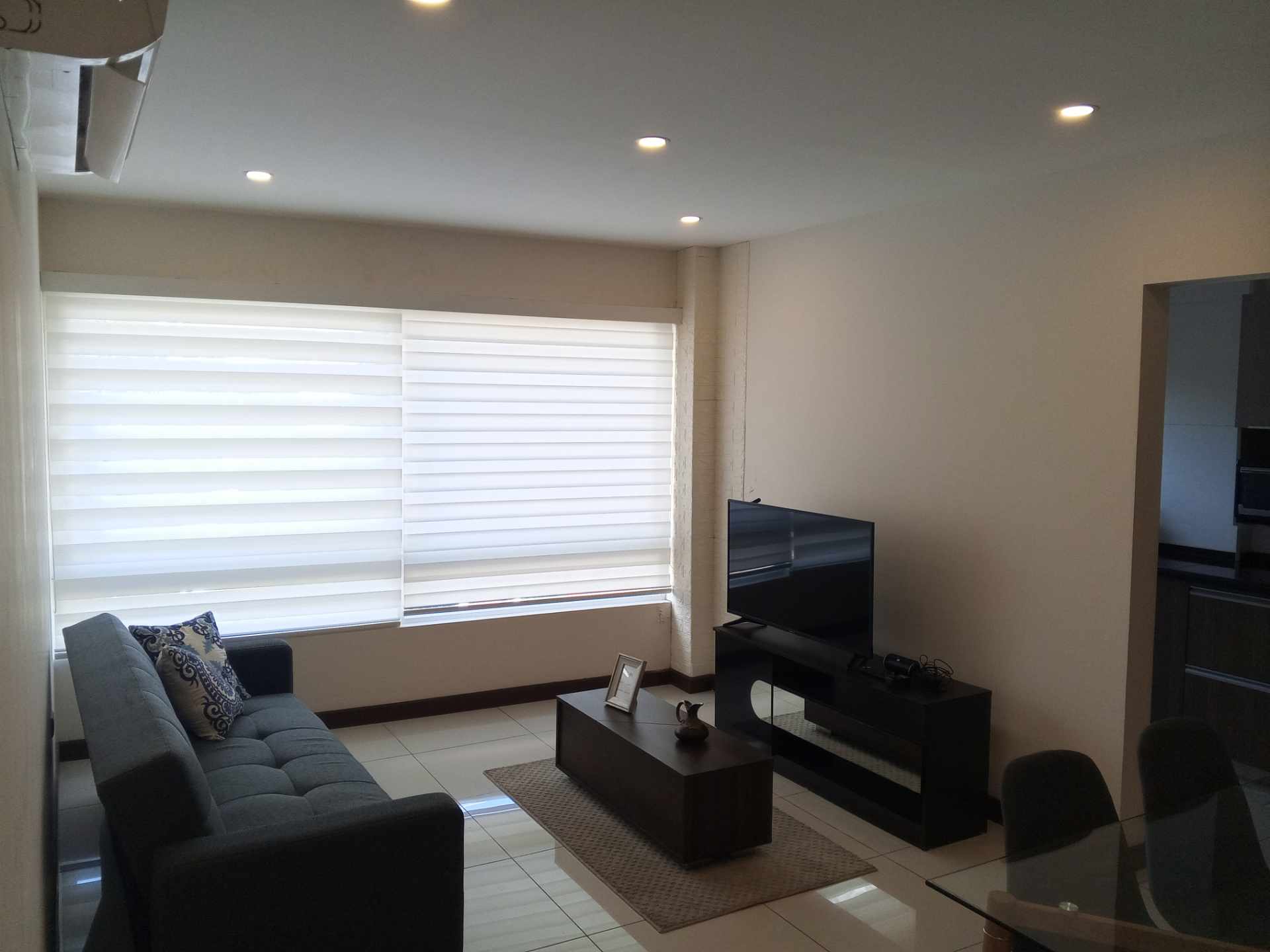 Departamento en Alquiler[CONDOMINIO AGUSTINA| EQUIPETROL NORTE] ALQUILER DEPARTAMENTO AMOBLADO DE 2 DORMITORIOS CON PARQUEO TECHADO. Foto 3