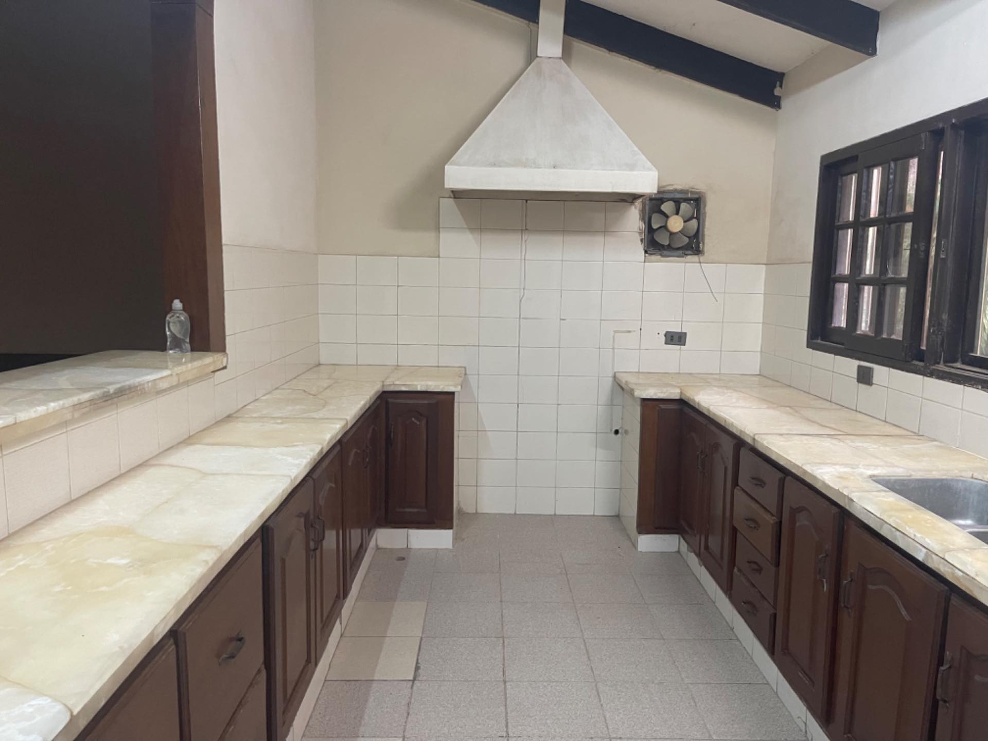 Casa Av Los Cusis zona Norte entre Beni y Banzer Foto 10