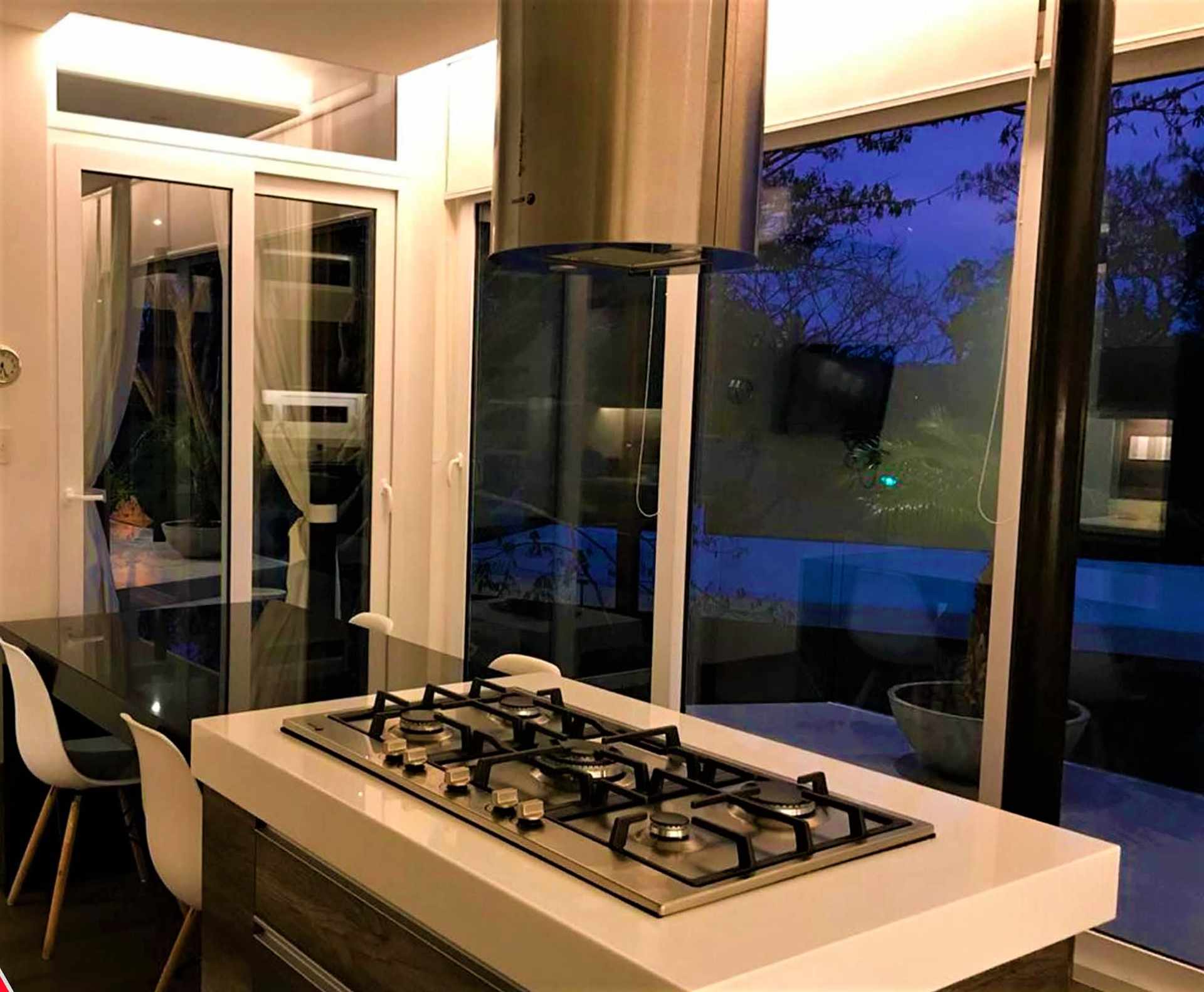 Casa en Urubó en Santa Cruz de la Sierra 5 dormitorios 5 baños 3 parqueos Foto 6