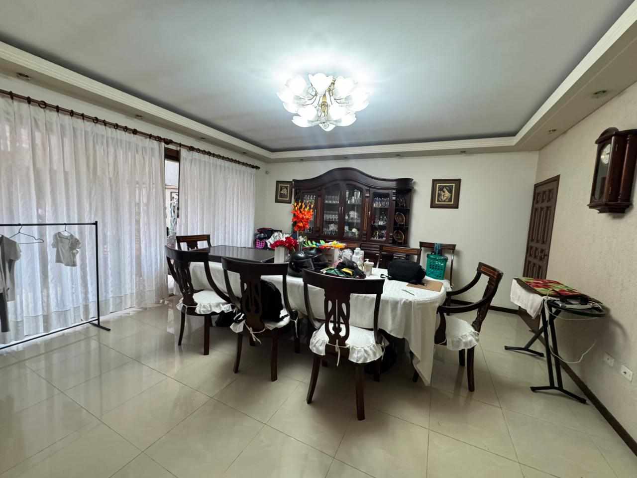 Casa en Entre 4to y 5to anillo Norte en Santa Cruz de la Sierra 3 dormitorios 3 baños 4 parqueos Foto 14