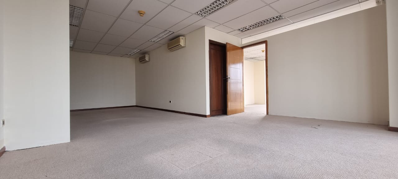 Oficina en AlquilerEdificio Torres CAINCO, Calle Cochabamba 4 dormitorios 2 baños 1 parqueos Foto 12