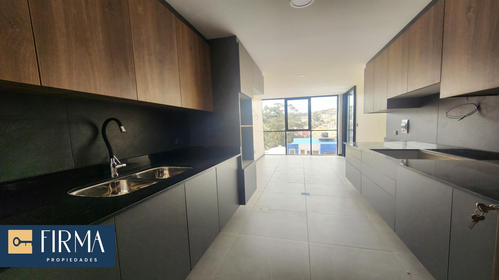 Departamento en VentaDEPARTAMENTO DE LUJO CON BALCONES EN OBRAJES 3 dormitorios 4 baños 1 parqueos Foto 15