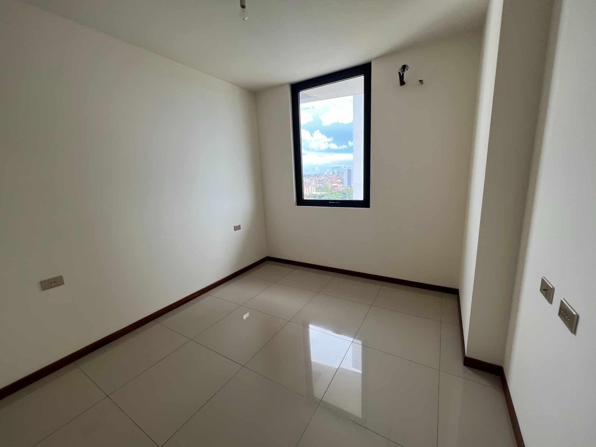 Departamento en VentaMacororo 13 14 Av. Los Cusis entre Av. Banzer y Av. Beni 2 dormitorios 2 baños 1 parqueos Foto 4