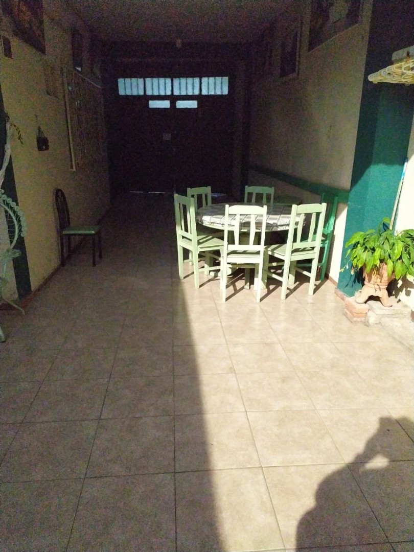 Casa en Entre 3er y 4to anillo Este en Santa Cruz de la Sierra 6 dormitorios 4 baños 2 parqueos Foto 6