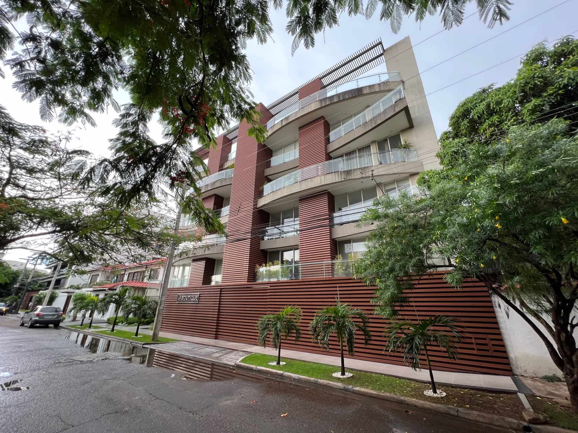 Departamento en AlquilerCondominio La Boutique, Equipetrol, 2do. y 3er. Anillo, cerca de todo.  2 dormitorios 2 baños 1 parqueos Foto 1