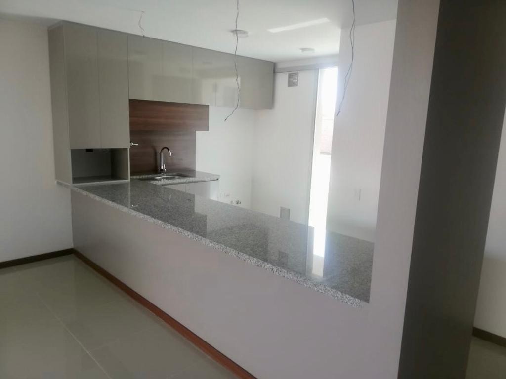 Casa en Entre 6to y 7mo anillo Oeste en Santa Cruz de la Sierra 3 dormitorios 3 baños 2 parqueos Foto 8