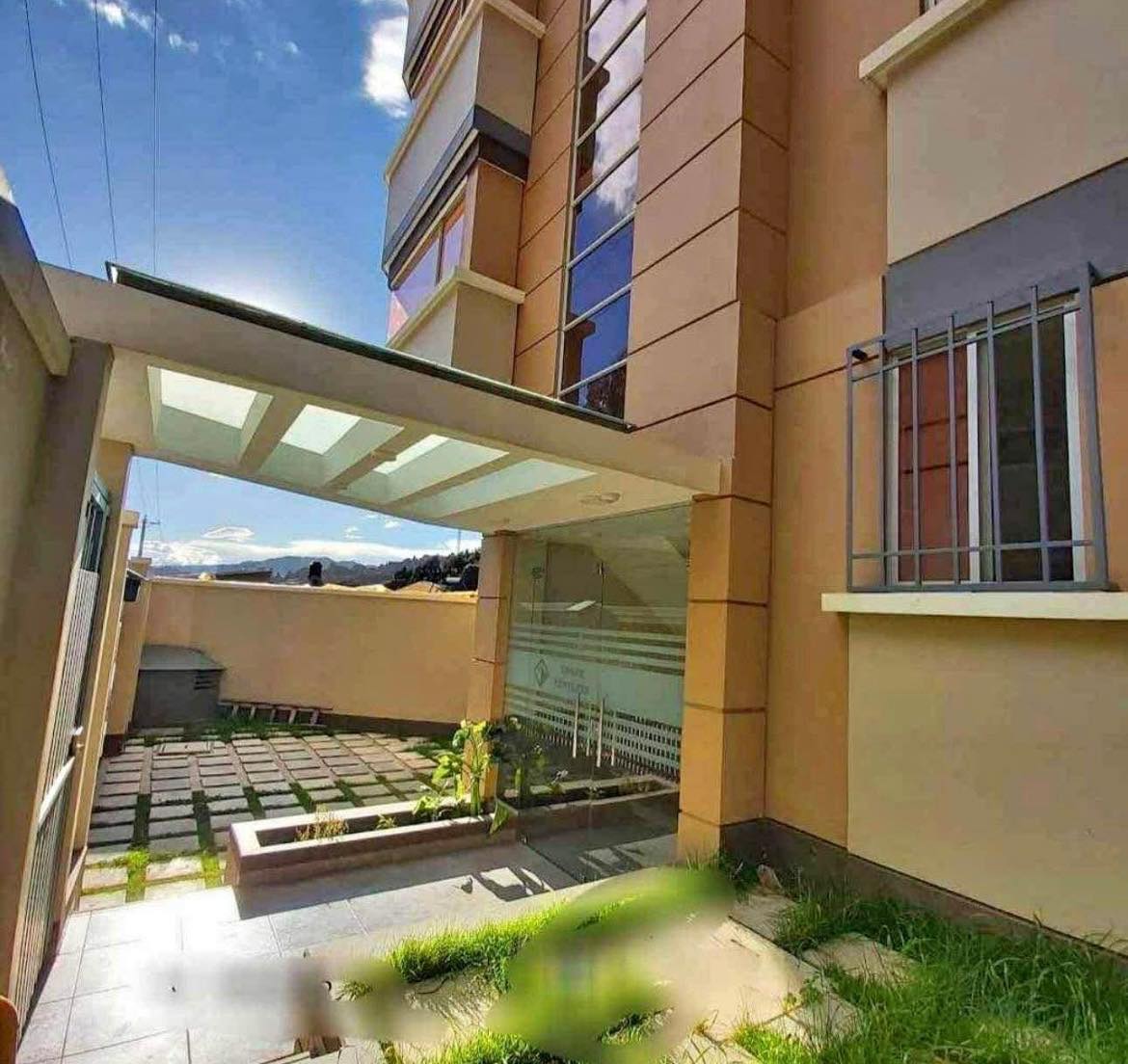 Departamento en Achumani en La Paz 3 dormitorios 3 baños 1 parqueos Foto 2