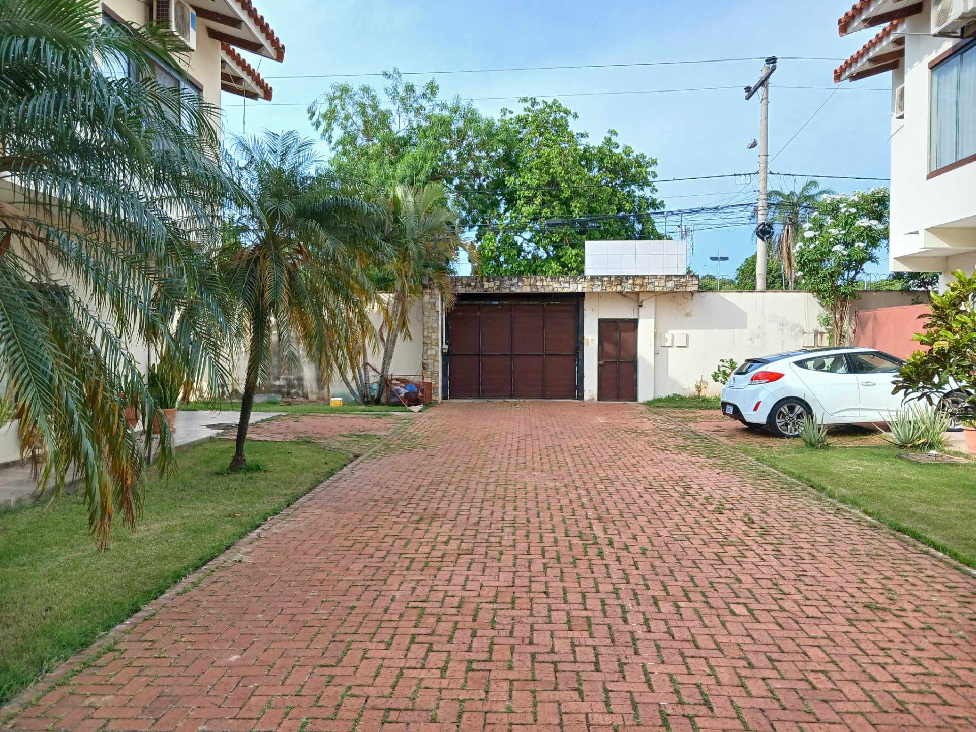 Casa en Entre 4to y 5to anillo Norte en Santa Cruz de la Sierra 3 dormitorios 3 baños 2 parqueos Foto 2