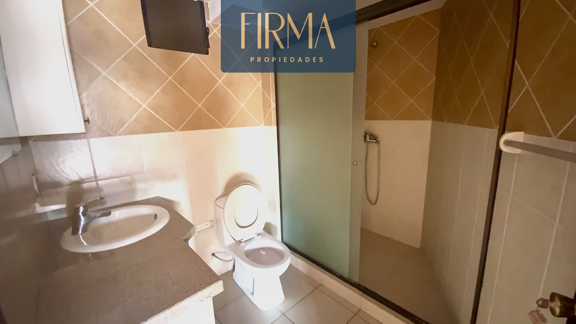 Departamento en VentaCOMPRA ESTE AMPLIO Y CÉNTRICO DEPARTAMENTO EN MIRAFLORES 5 dormitorios 4 baños 1 parqueos Foto 7