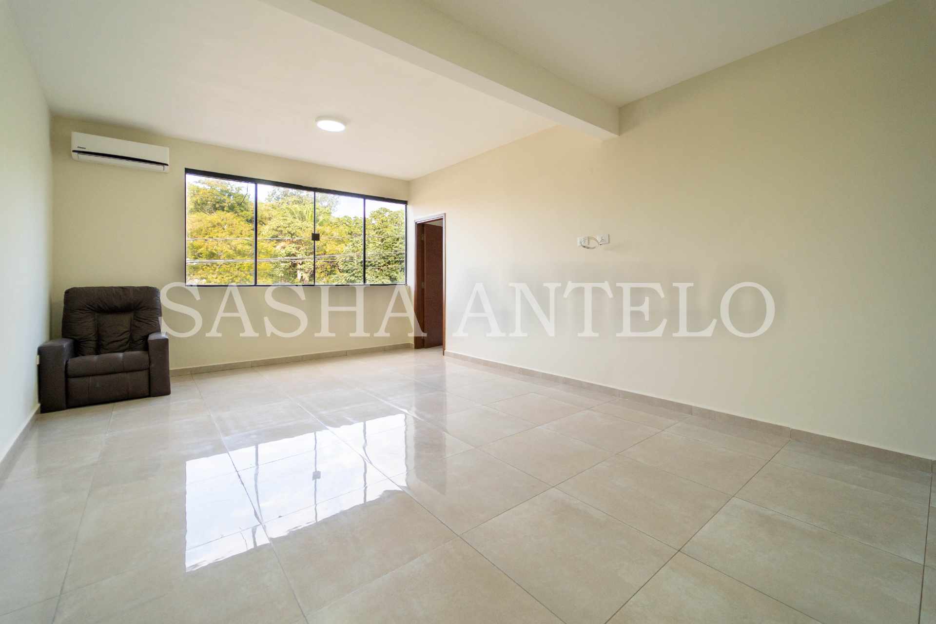 Casa en VentaCASA EN VENTA - 5° ANILLO ZONA NORTE BANZER 6 dormitorios 4 baños 3 parqueos Foto 12