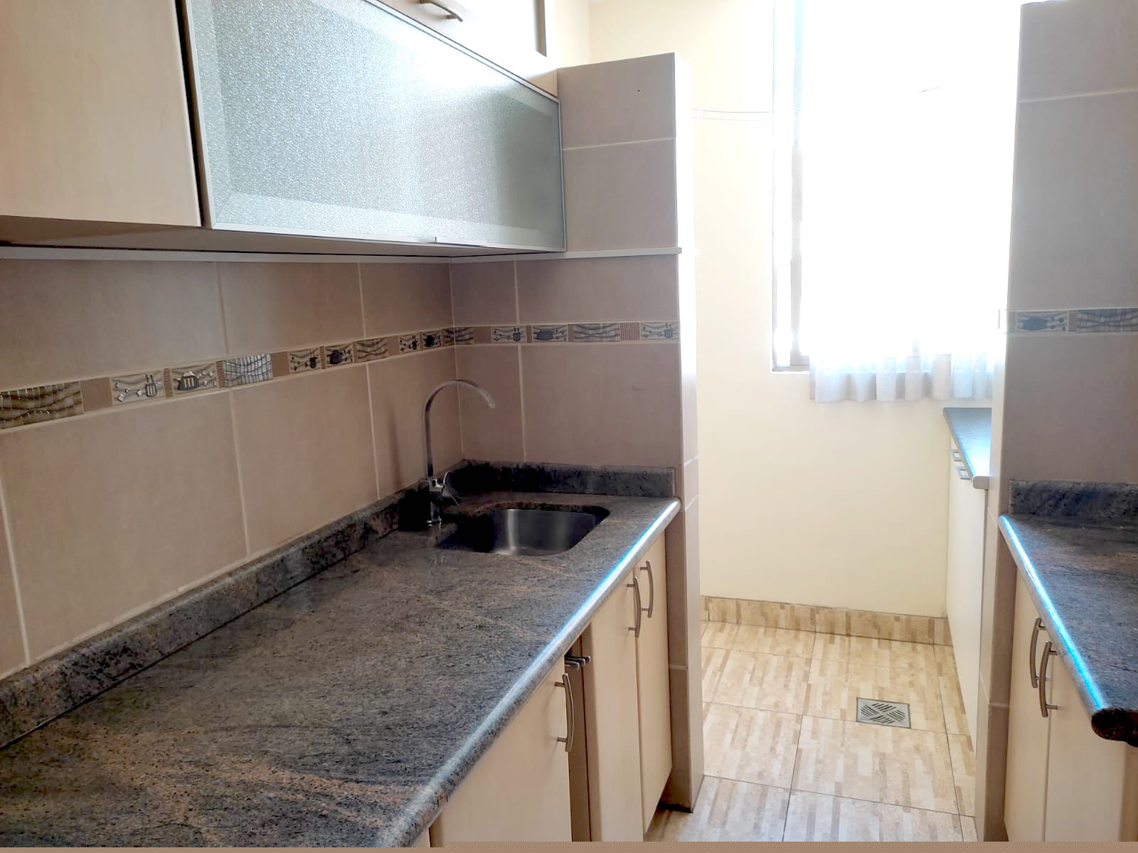 Departamento en Los Pinos en La Paz 2 dormitorios 1 baños  Foto 2