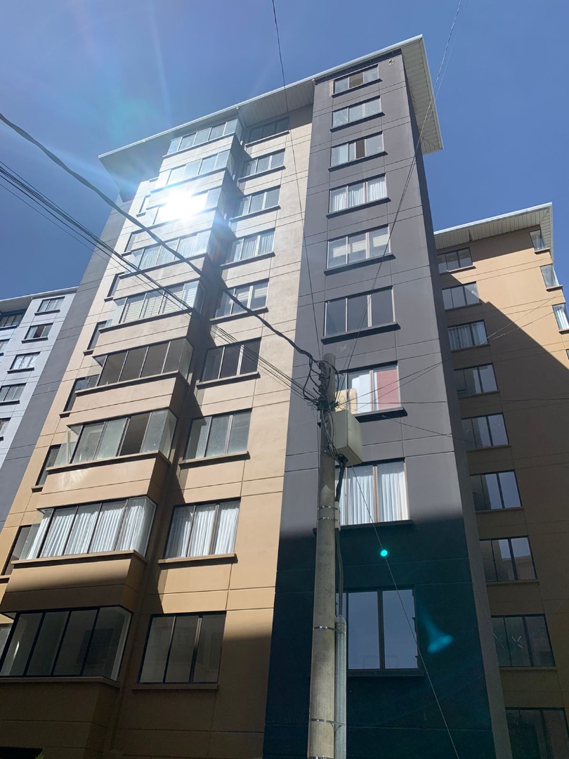 Departamento en Los Pinos en La Paz 3 dormitorios 5 baños 1 parqueos Foto 3