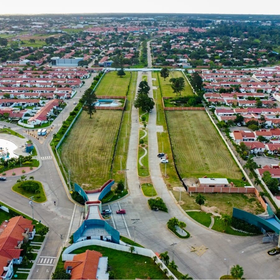 Terreno en VentaAv Internacional G77     Foto 8