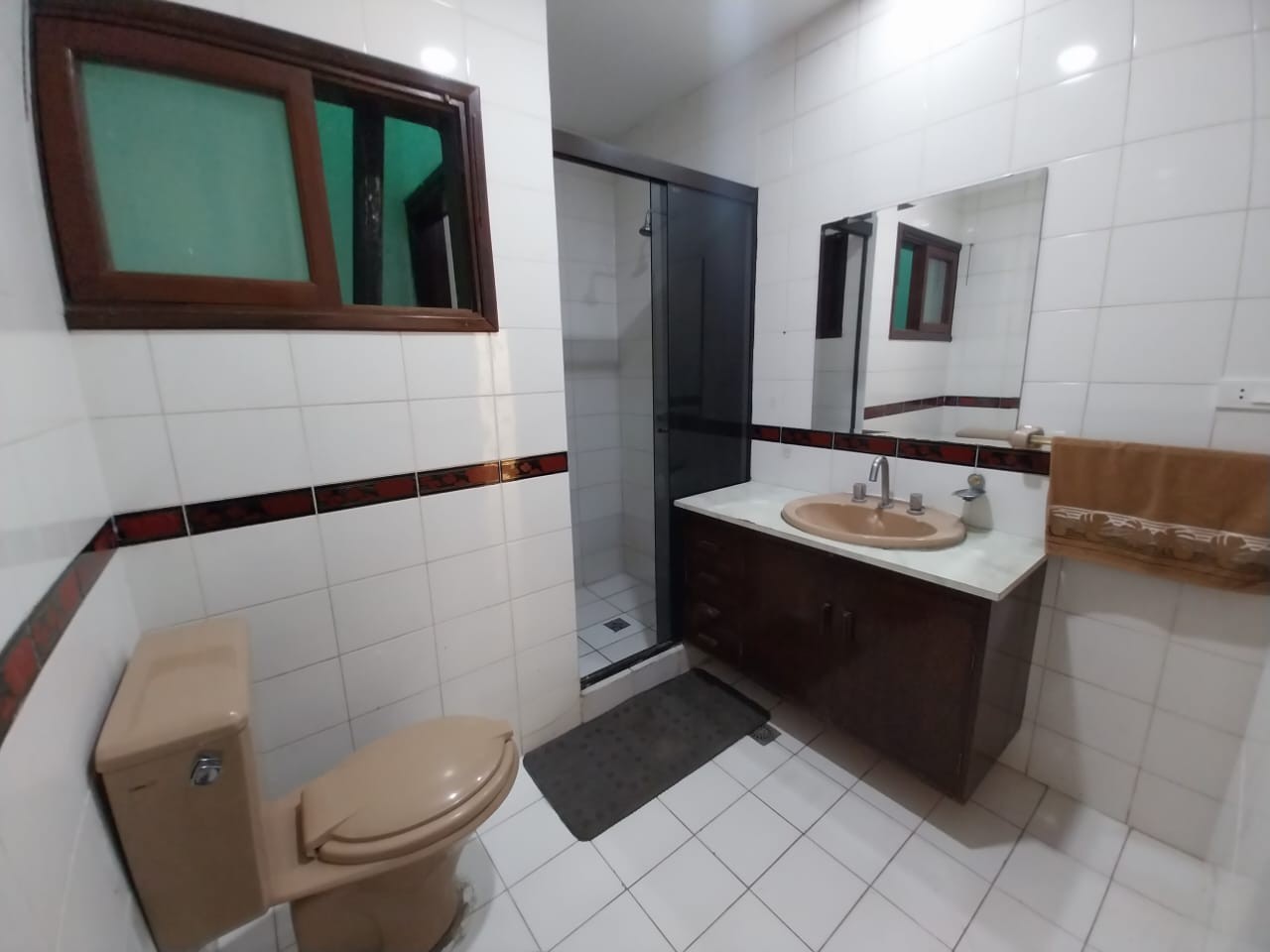 Casa en Alquiler📍 ZONA OESTE, BARRIO URBARÍ 4 dormitorios 4 baños 3 parqueos Foto 15